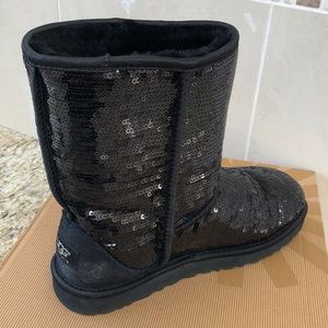 Ugg short Sparklers Size 9